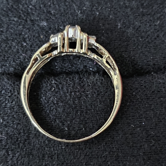 14k Solid Gold Vintage Diamond Ring - Picture 8 of 14